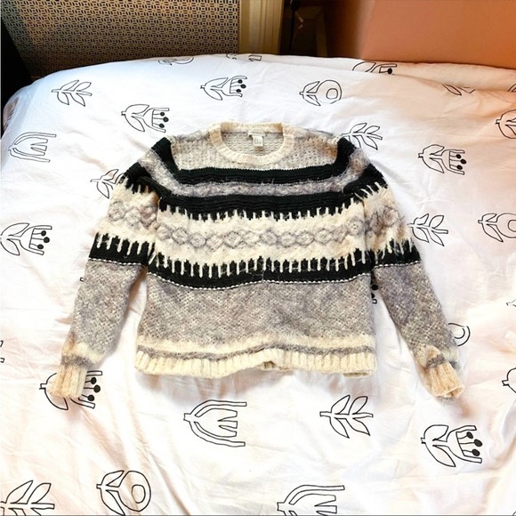 Forever 21 Black and White Fuzzy Sweater - Picture 1 of 7